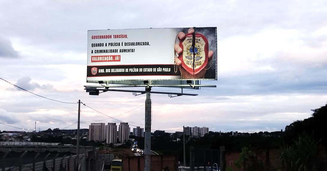 CAMPANHA DO SINDICATO DOS DELEGADOS ESCANCARA SUCATEAMENTO DA POLÍCIA CIVIL E PROMESSAS NÃO CUMPRIDAS DE TARCÍSIO